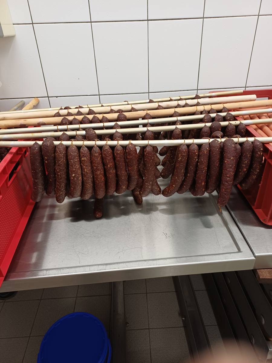 Hausgemachte Wurst aus dem Hofladen