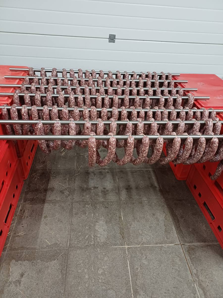 Frische Bratwurst aus eigener Herstellung